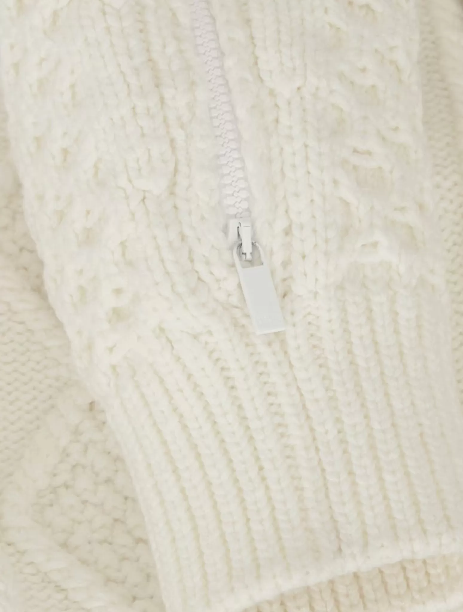 CREWNECK CABLE STITCH