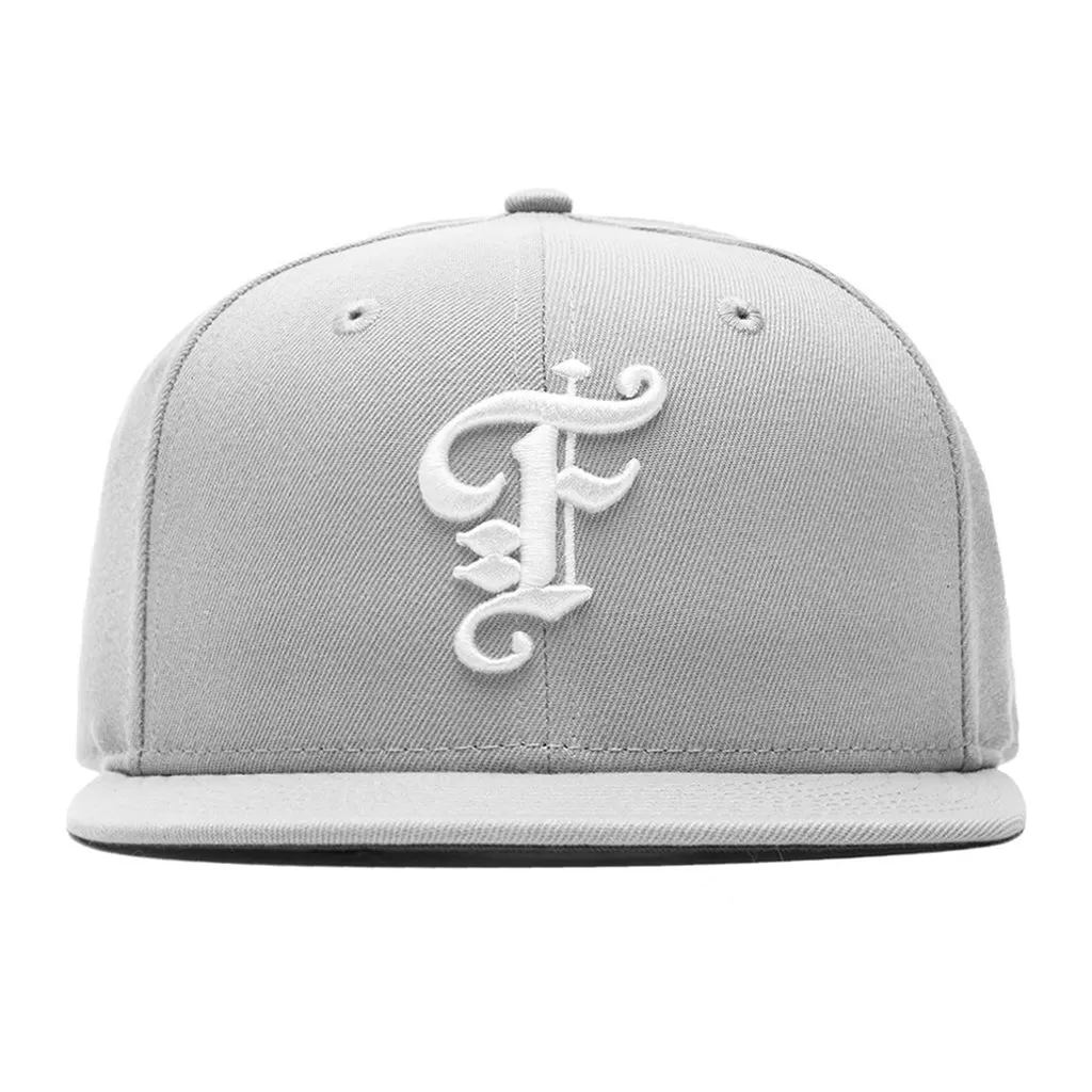 Feature x New Era OE Fitted Cap - Grey/Off-White