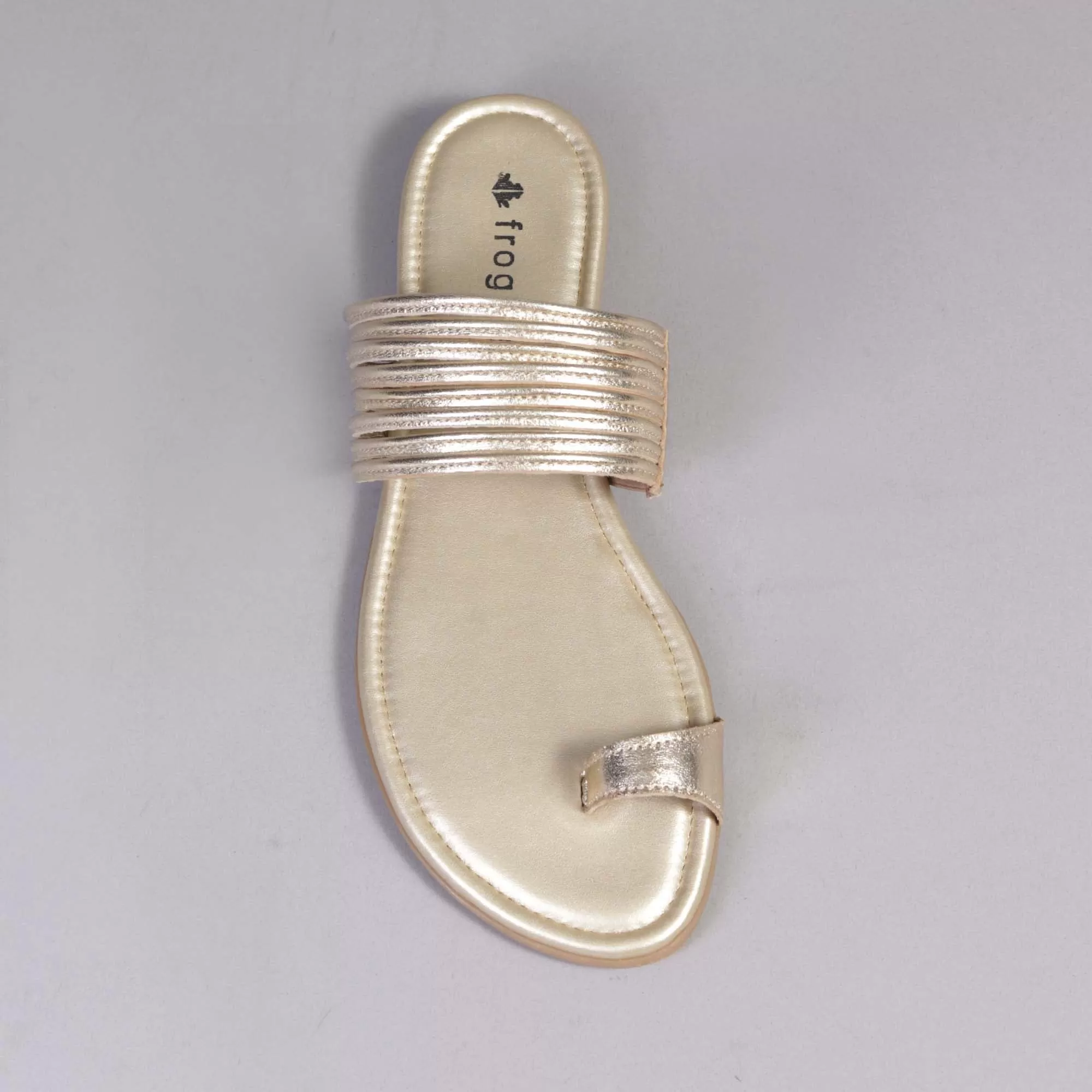 Flat strappy thong sandals in Gold - 12559