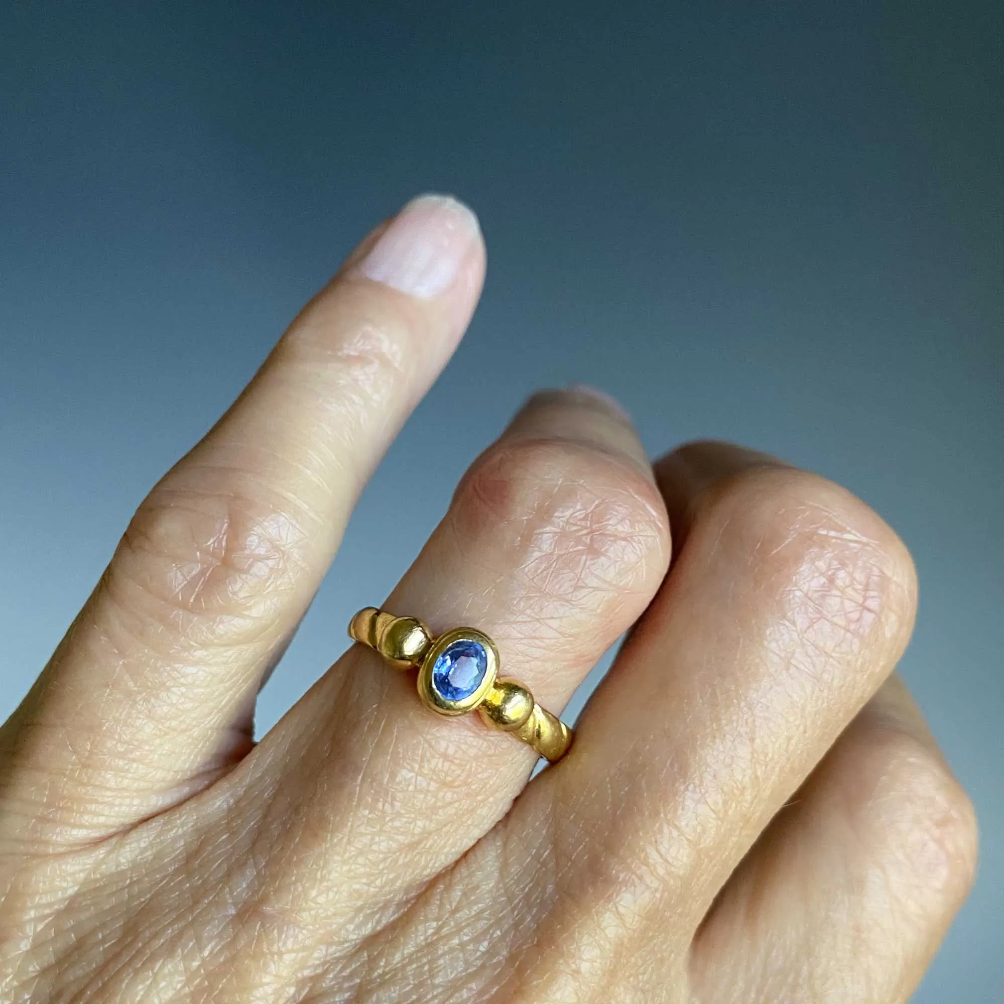 Vintage 18K Gold Natural Sapphire Ring Band